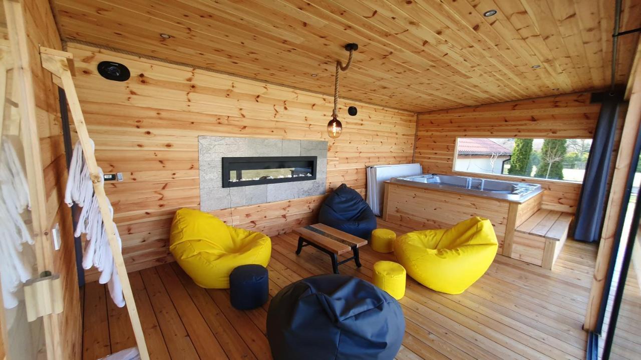 West Guest House Клаудин Екстер'єр фото